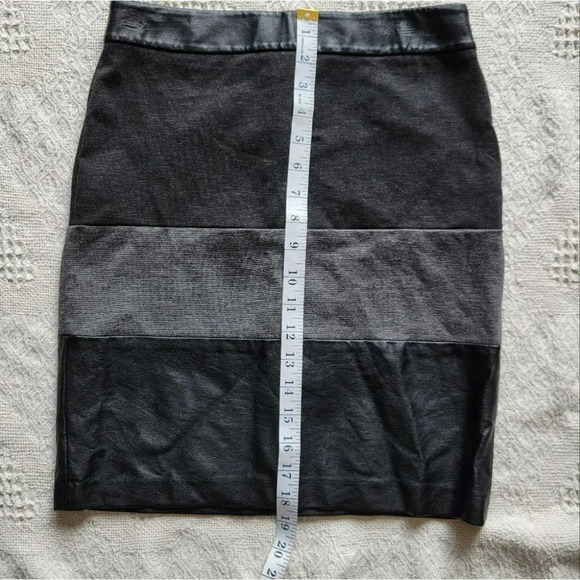 Halogen Black Gray Faux Leather Tiered Skirt- Size  0 - Picture 8 of 9